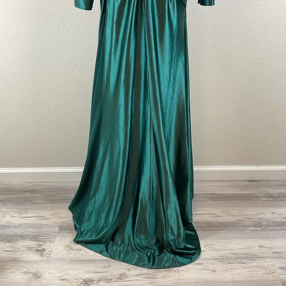 Ieena for MacDuggal green satin deep v long gown size 10 - Picture 6 of 8